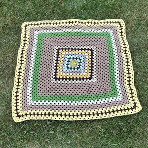 🟢 3/$25 🟢 29in sq Crocheted Lapghan - Lap Blanket - Throw - Green/Brown/Yellow